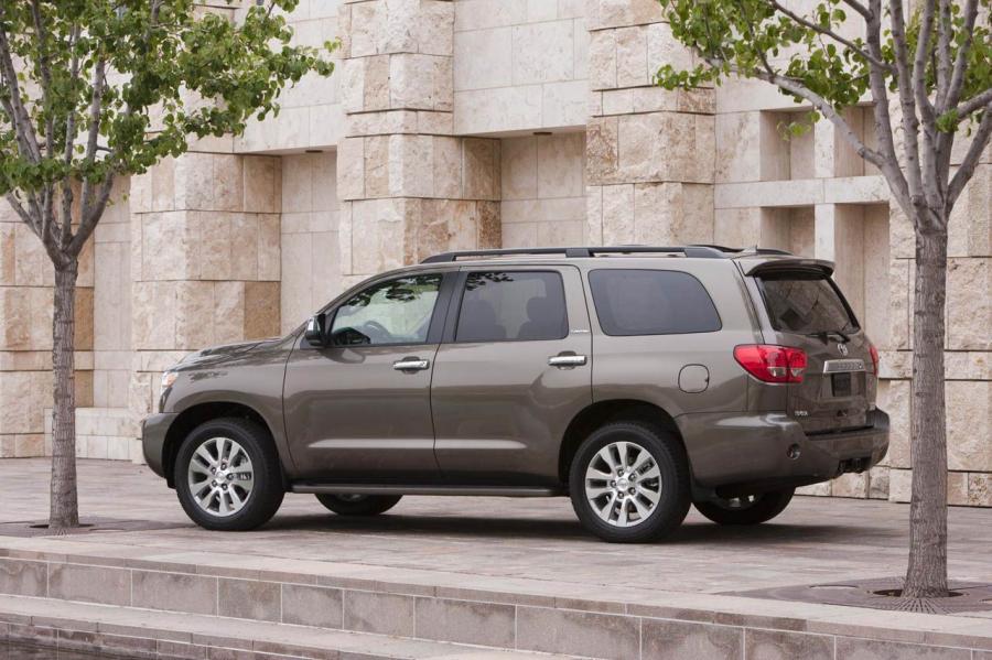  Toyota Sequoia 2013 года  (фото 3 из 50)